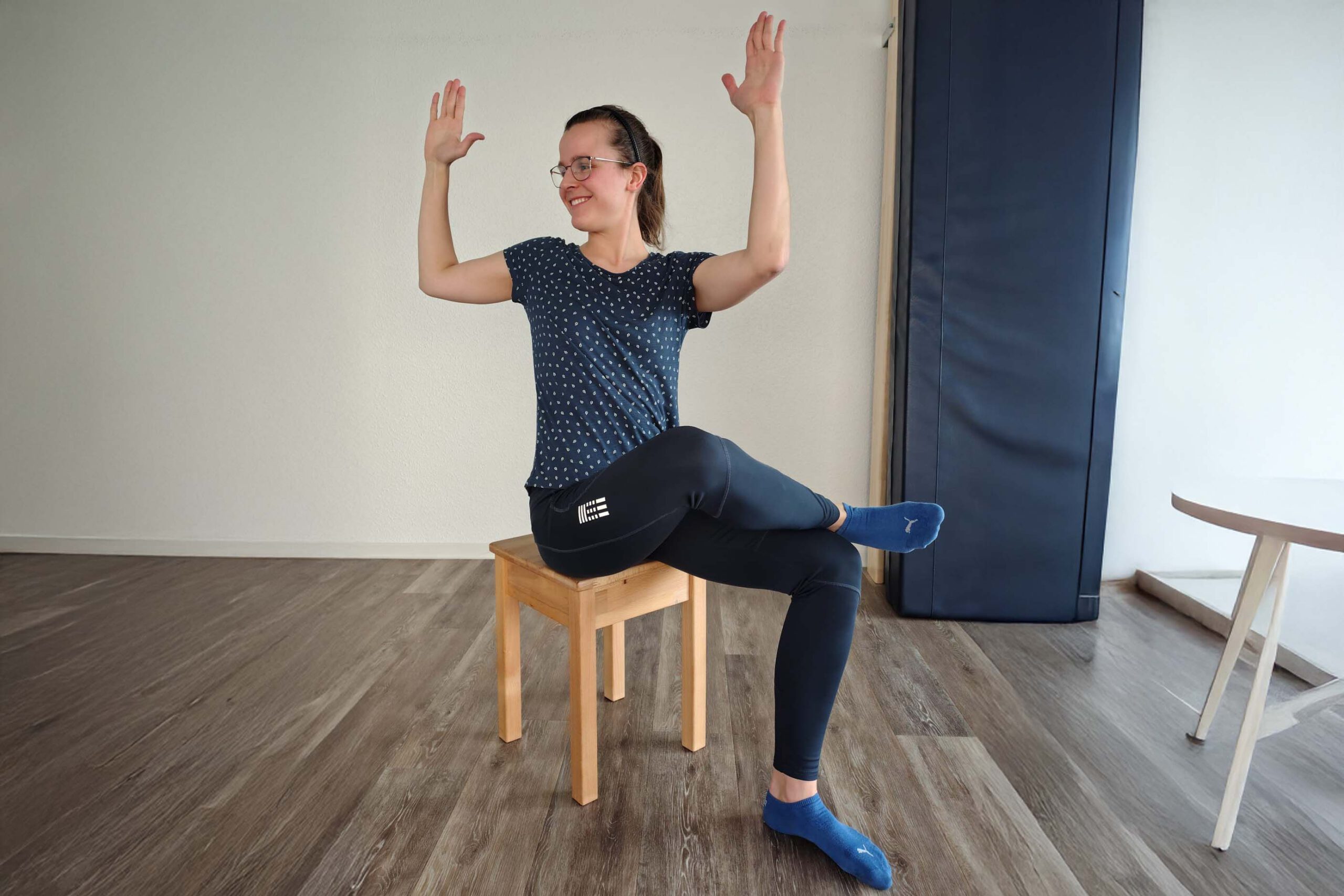 Stuhl-Yoga <br> Montags: 9:15-10:15 Uhr